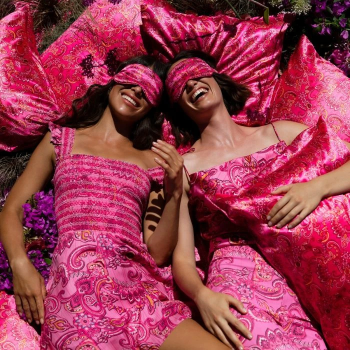 Hot Sale π― Slip X Alice + Olivia Pure Silk PIllowcase - King π₯° 4 Hot Sale π― Slip X Alice + Olivia Pure Silk PIllowcase - King π₯° - Image 4